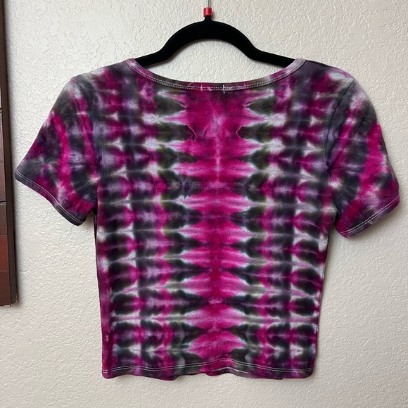 Hand dyed by us!  Size large crop. - Picture 2 of 4
